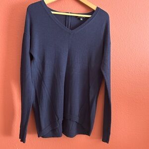 The Limited Navy Women’s V-Neck Sweater Size M High-Low